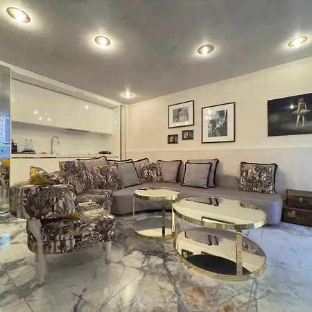Daire Homeby, Casa Cornalia *